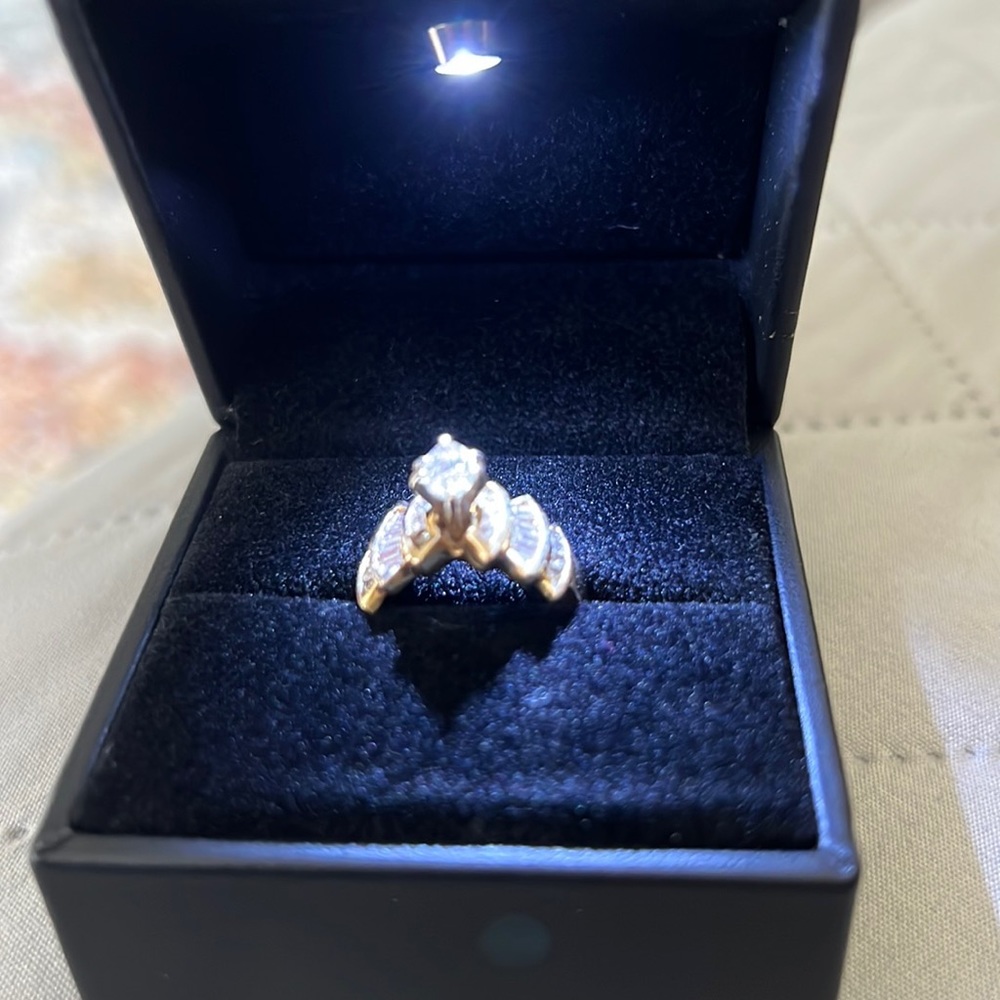 Yellow gold diamonds ring with 3 tears on each side. Diamond 1.50 ctw Bow - Picture 14 of 17